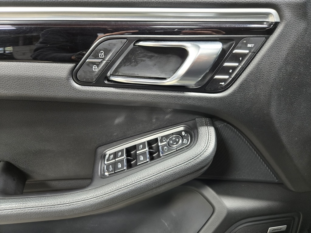 2021 Porsche Macan S Image 49 of 65