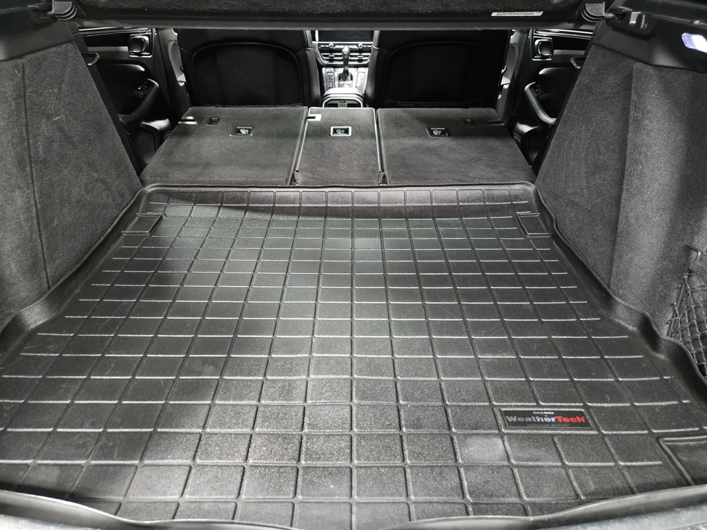 2021 Porsche Macan S Image 14 of 65