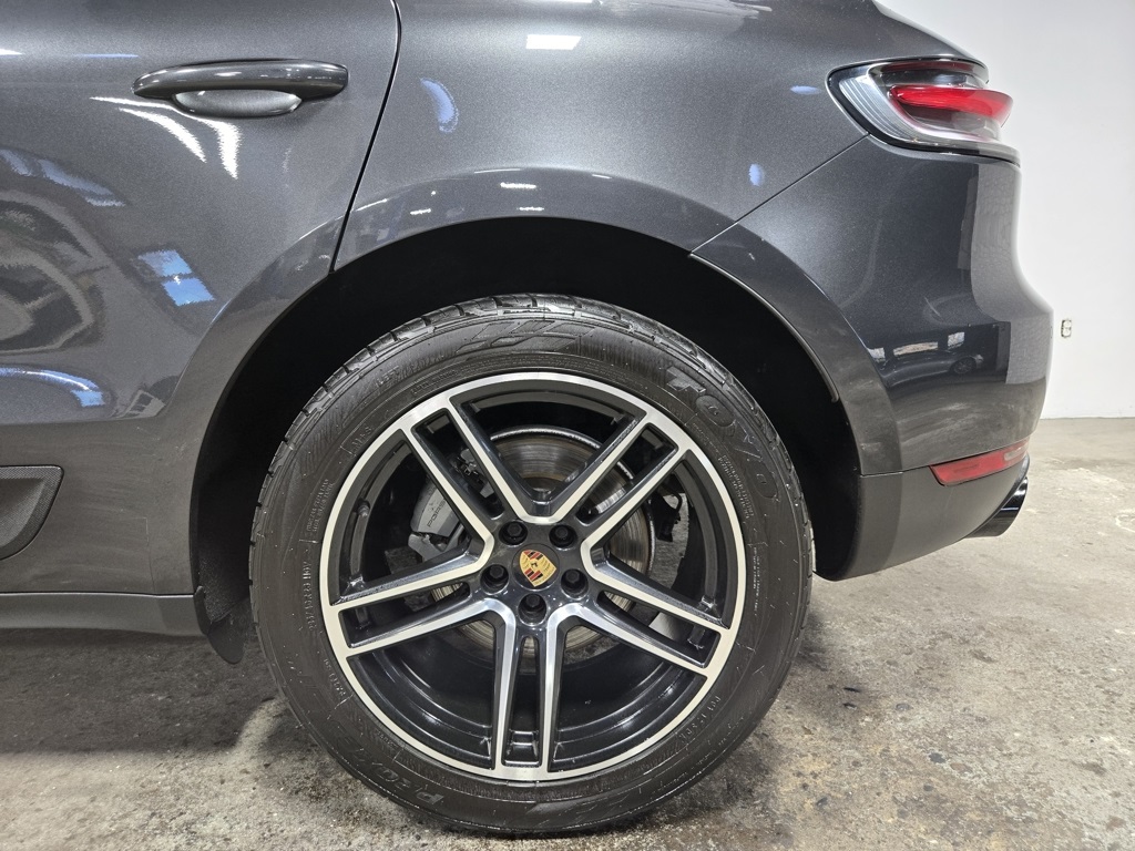 2021 Porsche Macan S Image 9 of 65