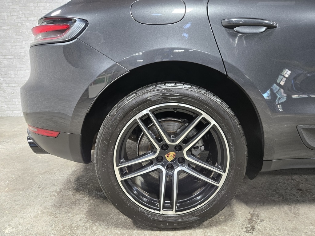 2021 Porsche Macan S Image 11 of 65