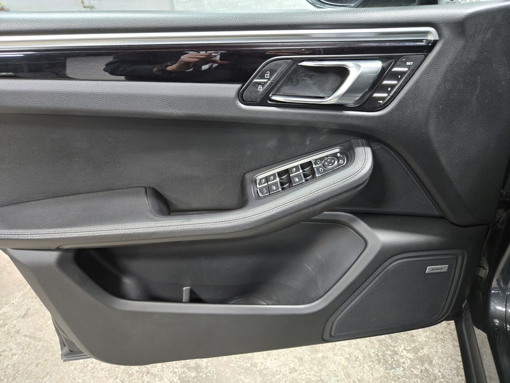 2021 Porsche Macan S Image 47 of 65