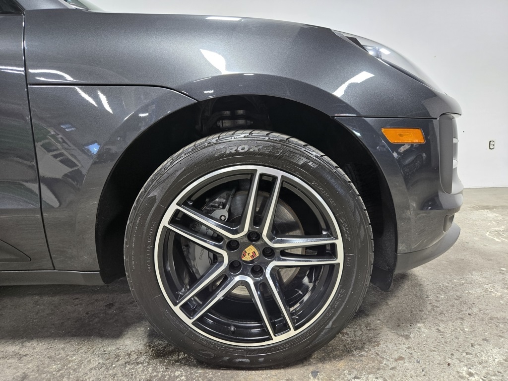 2021 Porsche Macan S Image 10 of 65