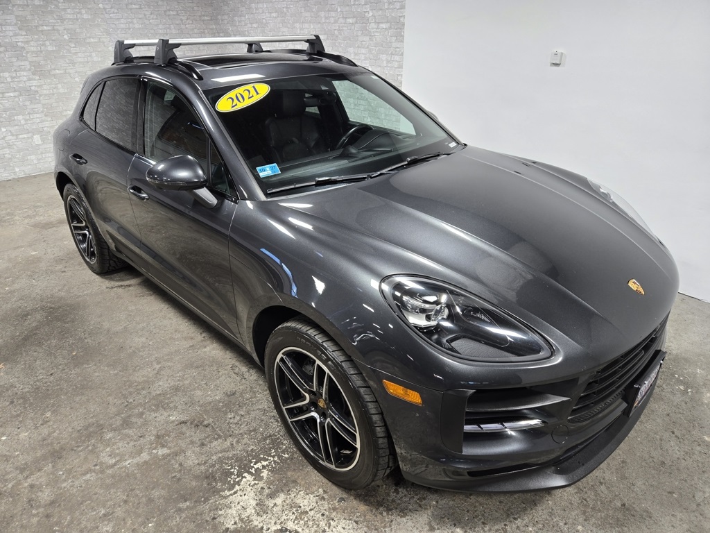 2021 Porsche Macan S Image 3 of 65