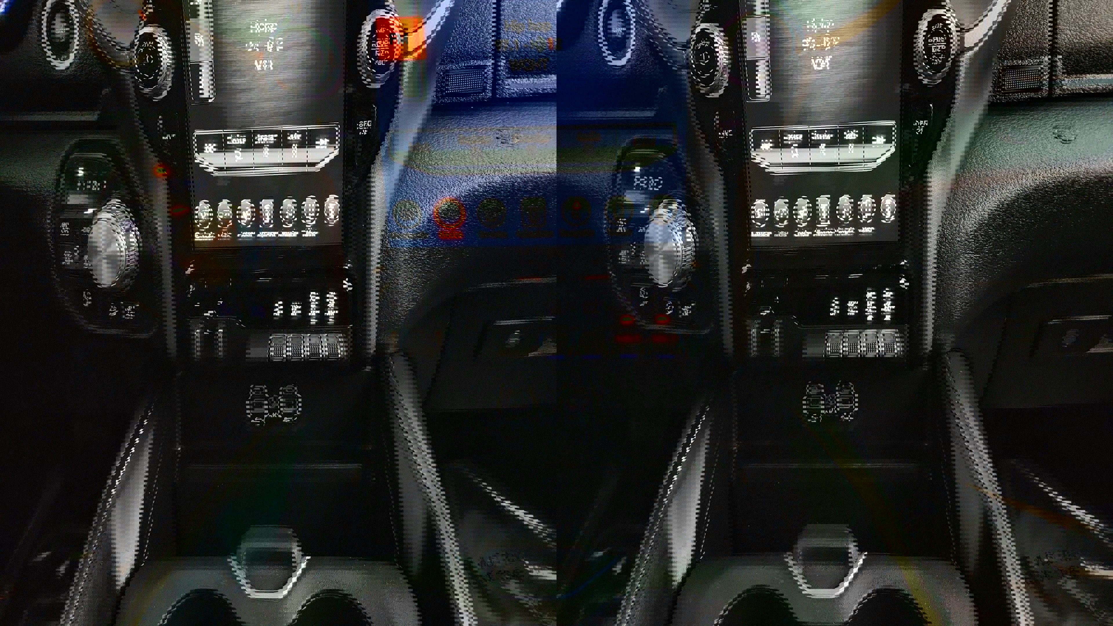 Vehicle image 33 of 35