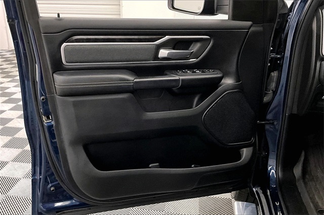 Vehicle image 16 of 41