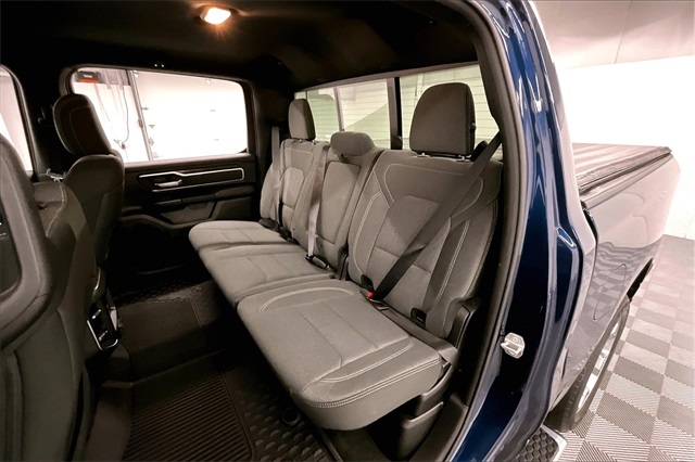 Vehicle image 19 of 41