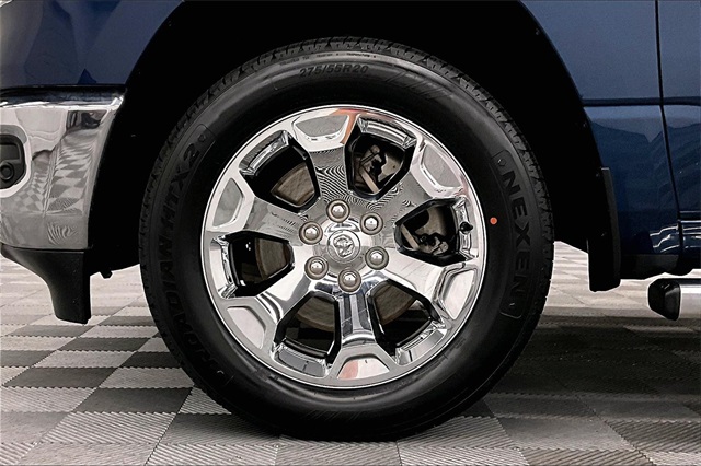 Vehicle image 10 of 41