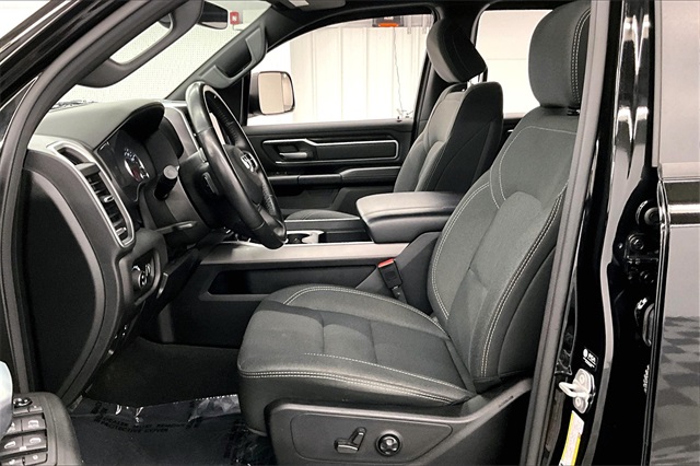 Vehicle image 11 of 34