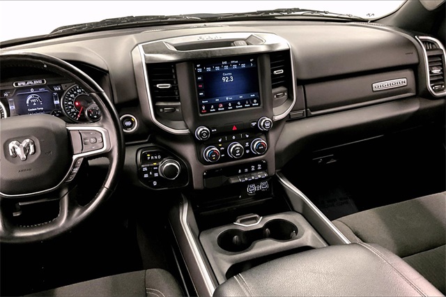 Vehicle image 32 of 34