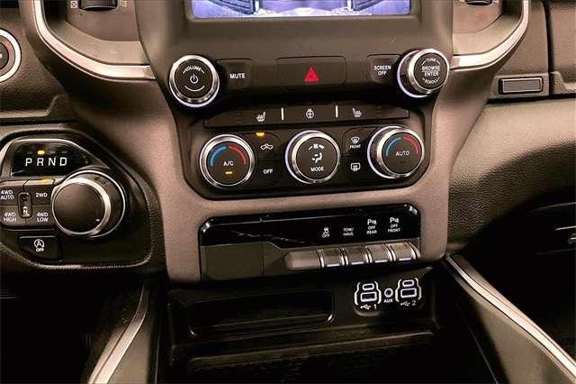 Vehicle image 22 of 34