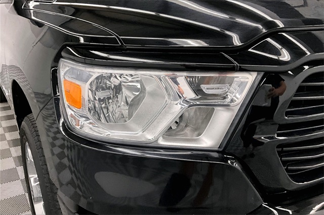 Vehicle image 30 of 34