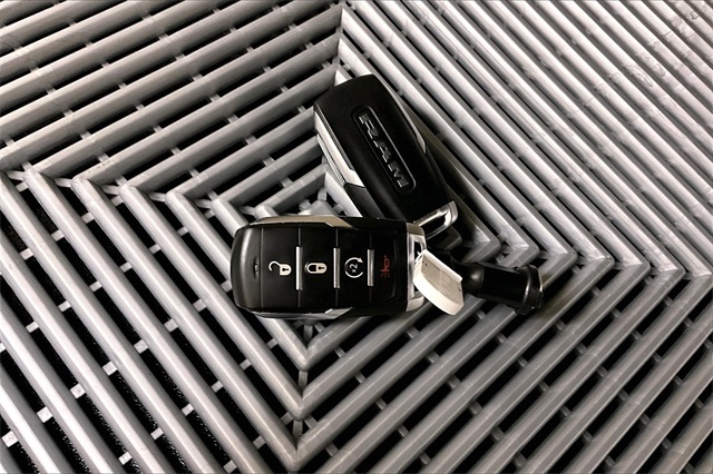 Vehicle image 26 of 34