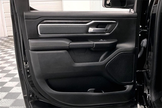 Vehicle image 24 of 34