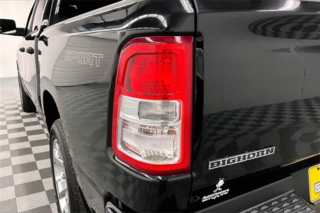 Vehicle image 33 of 34