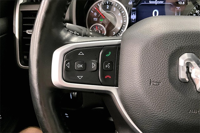 Vehicle image 17 of 34
