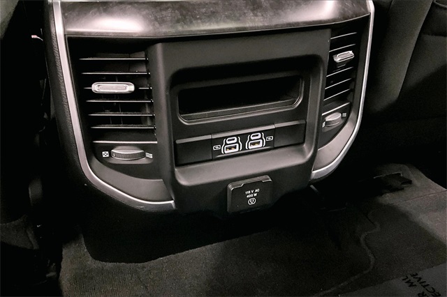 Vehicle image 25 of 34