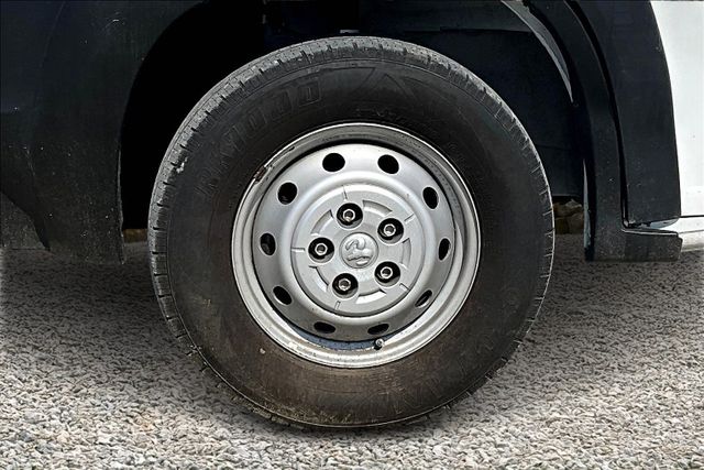 Vehicle image 7 of 32