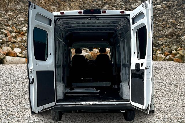Vehicle image 29 of 32