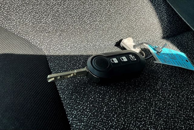 Vehicle image 20 of 32