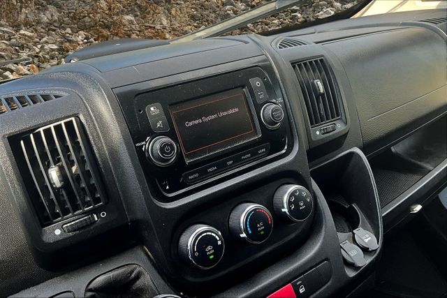 Vehicle image 18 of 32