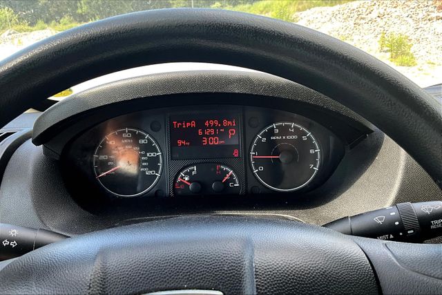 Vehicle image 17 of 32