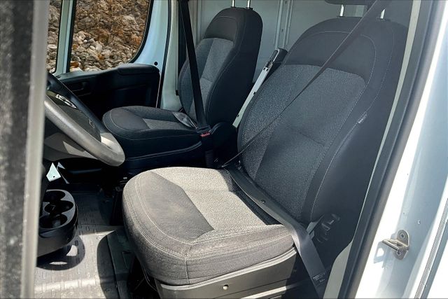 Vehicle image 11 of 32