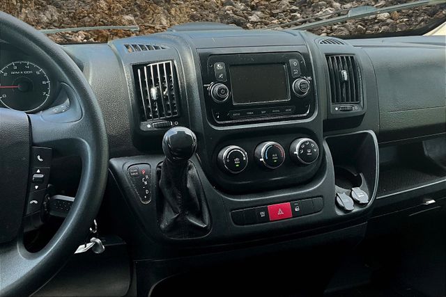 Vehicle image 16 of 32
