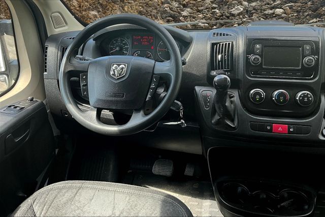 Vehicle image 13 of 32