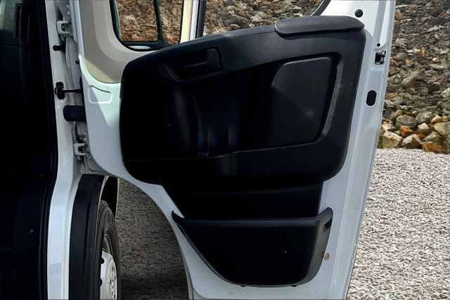 Vehicle image 31 of 32
