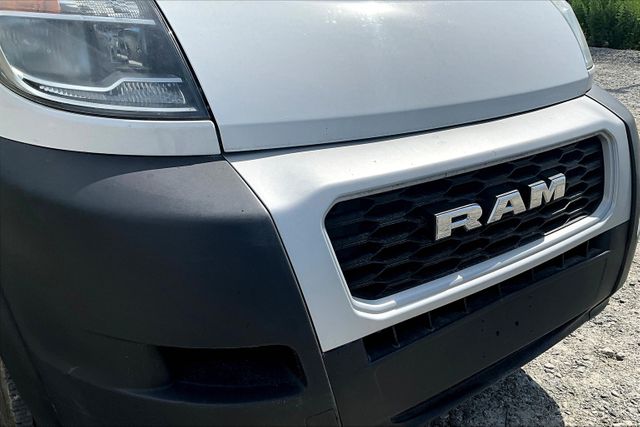 Vehicle image 24 of 32