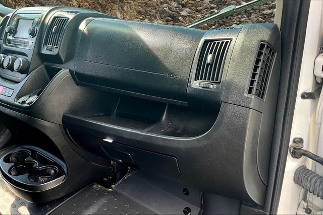 Vehicle image 22 of 32