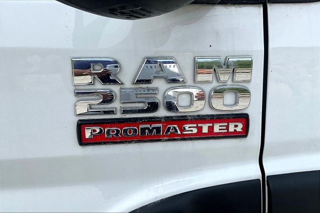 Vehicle image 25 of 32
