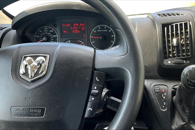 Vehicle image 28 of 32