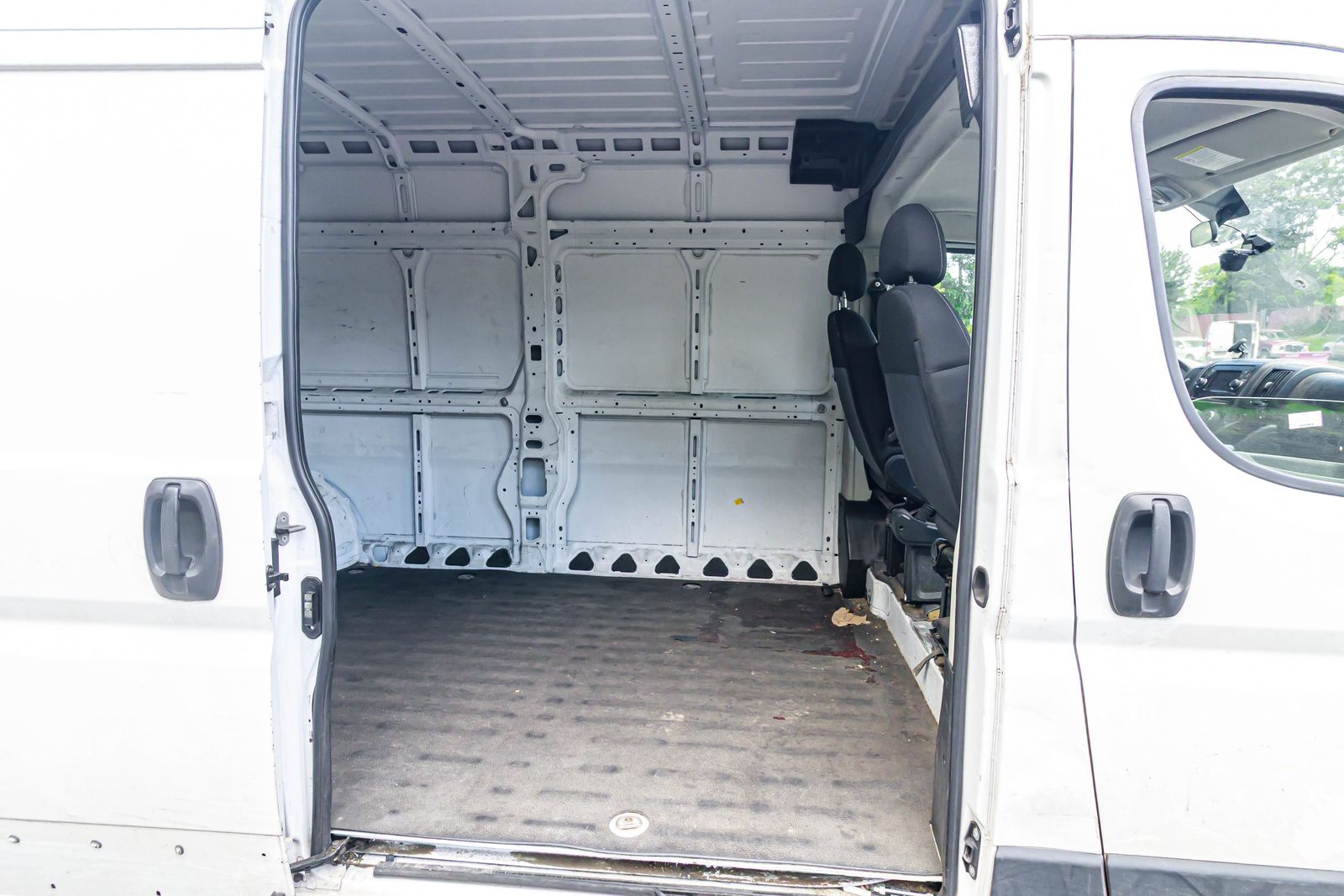 Vehicle image 2 of 6