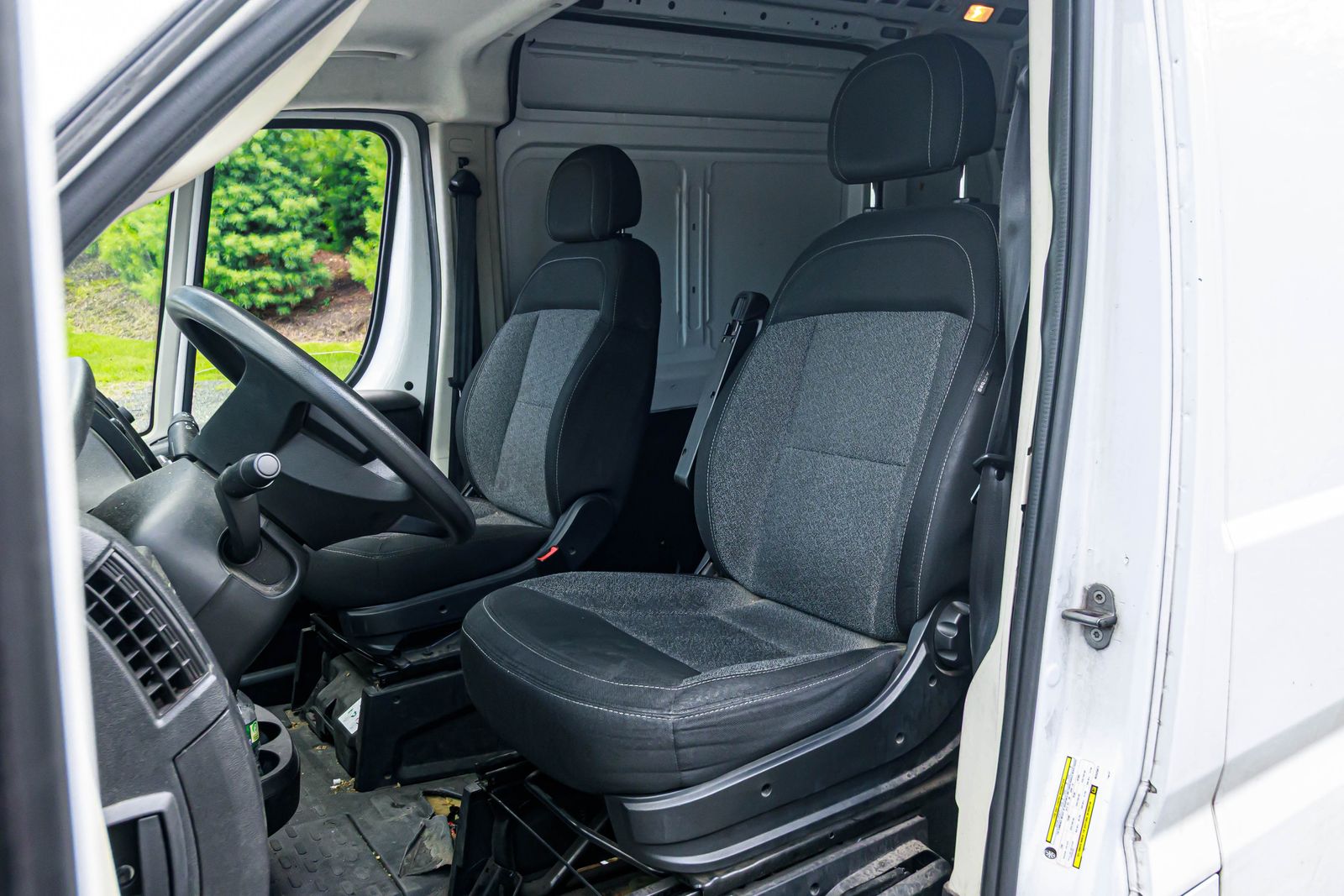Vehicle image 4 of 6