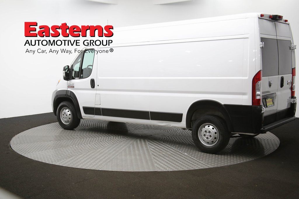 Vehicle image 33 of 60