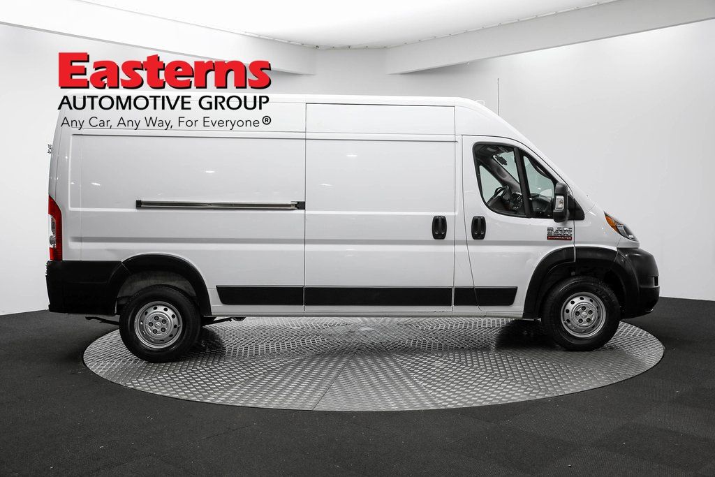 Vehicle image 7 of 60