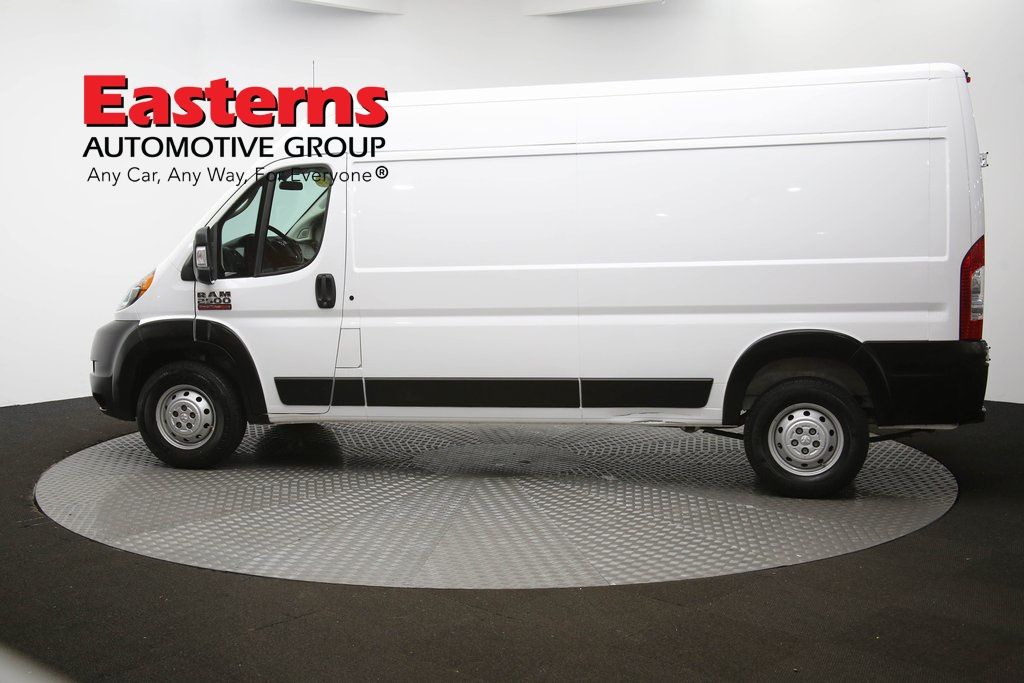 Vehicle image 31 of 60