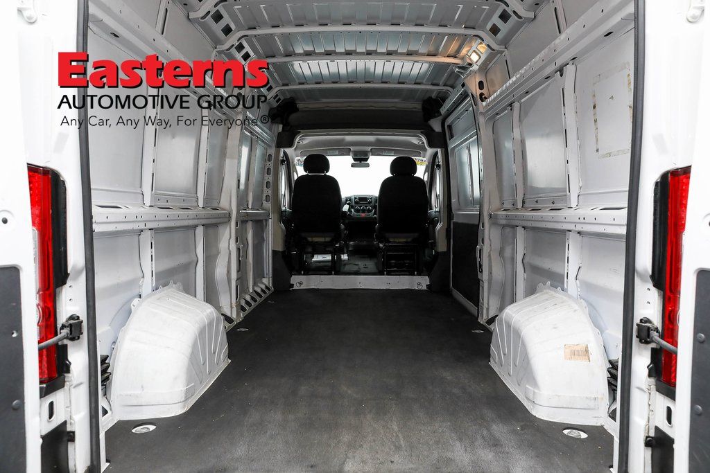 Vehicle image 38 of 60