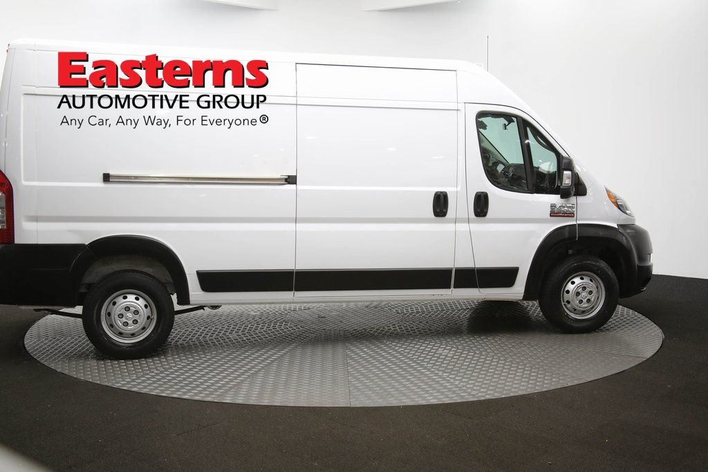 Vehicle image 18 of 60