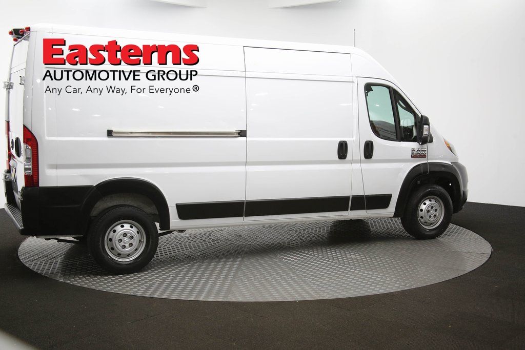 Vehicle image 17 of 60