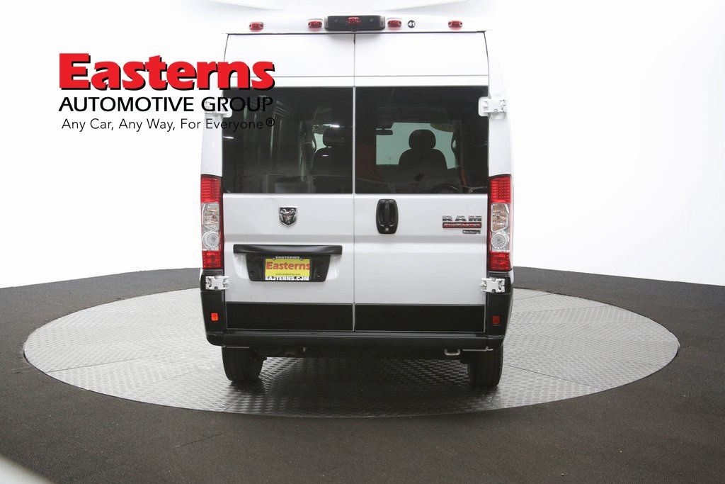 Vehicle image 5 of 60