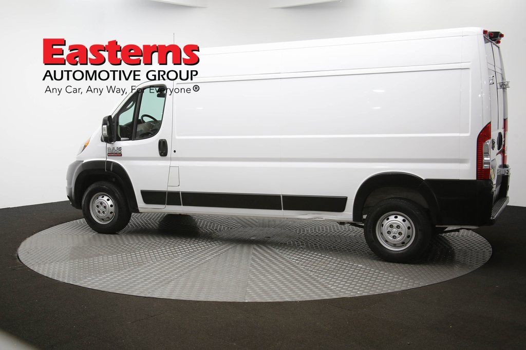 Vehicle image 32 of 60