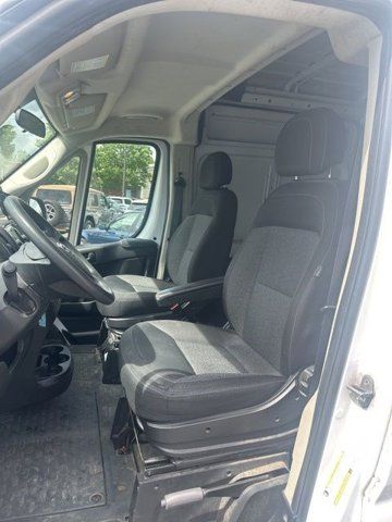 Vehicle image 10 of 13