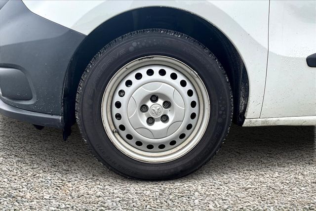 Vehicle image 11 of 33
