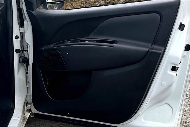 Vehicle image 24 of 33