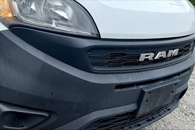 Vehicle image 28 of 33