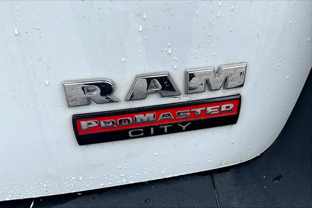 Vehicle image 10 of 33