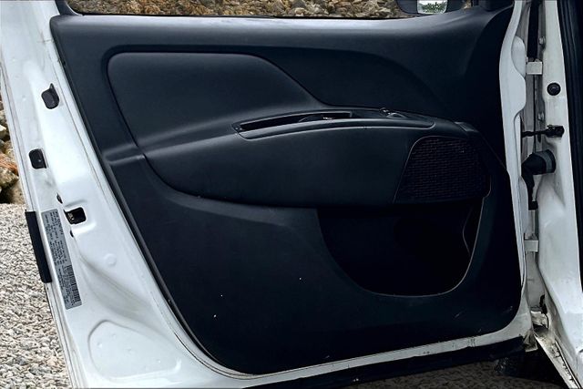 Vehicle image 23 of 33