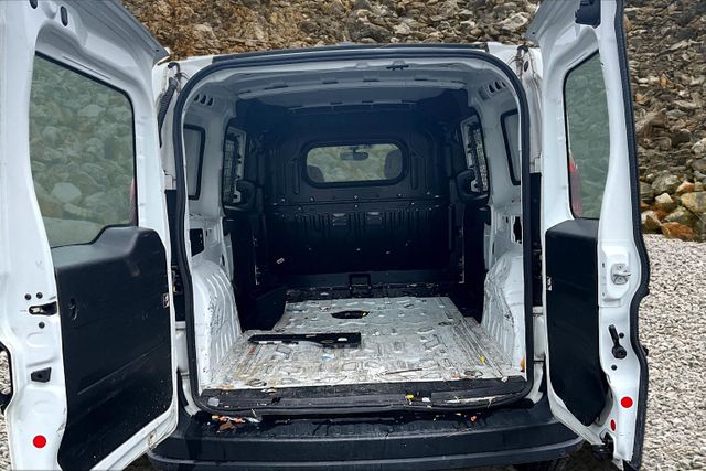 Vehicle image 17 of 33